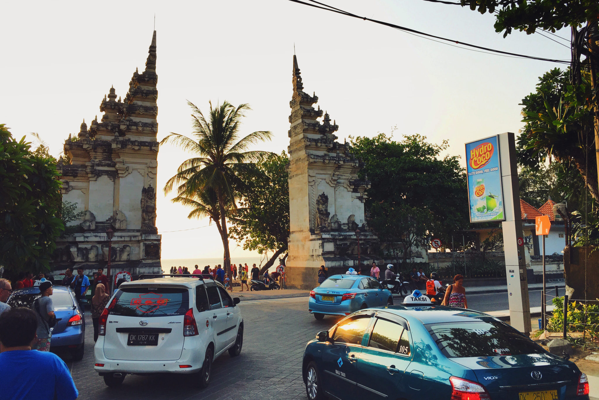 Das Tor zum Kuta Beach auf Bali ist einer unserer Indonesien-Reisetipps