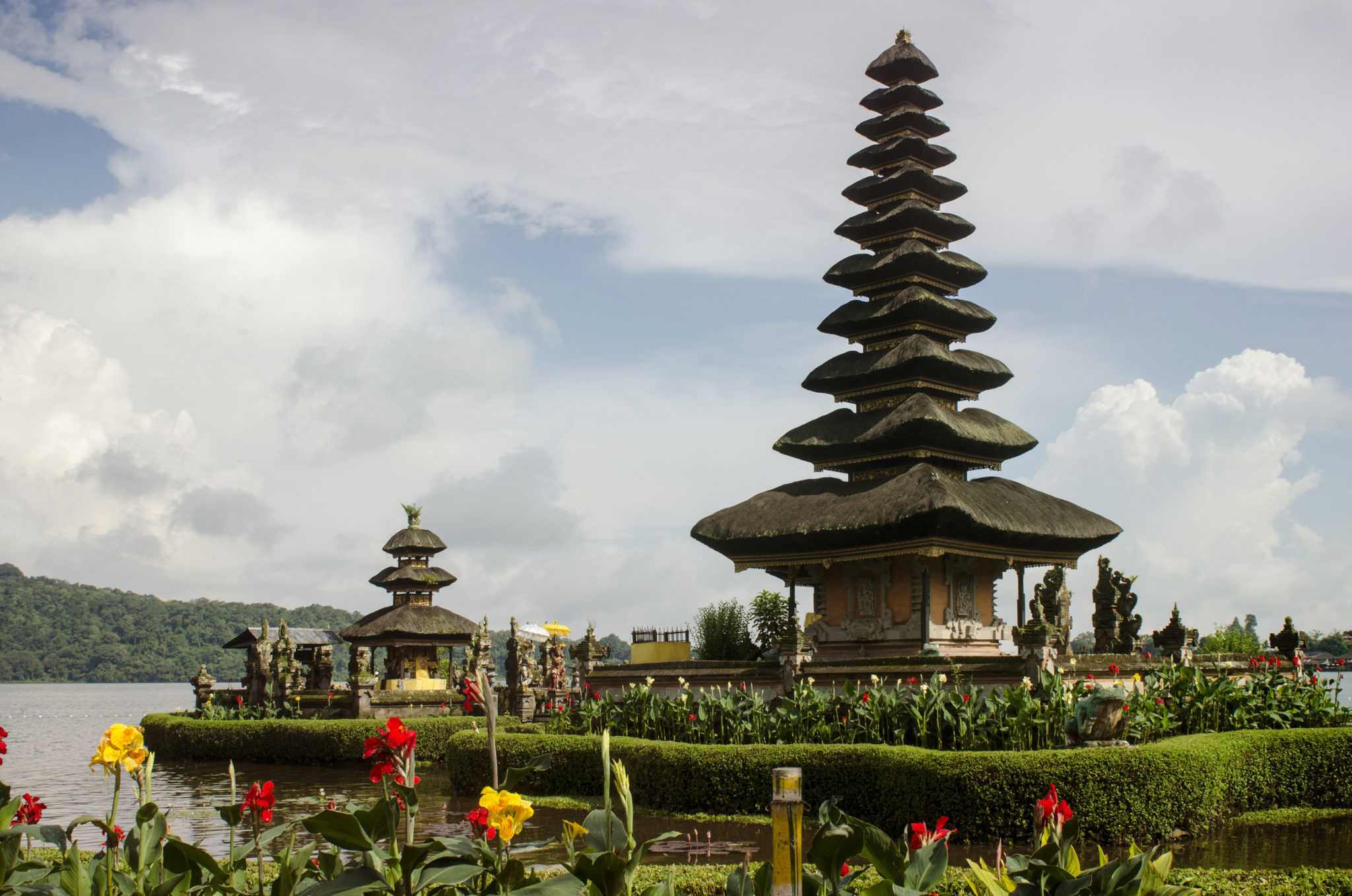 Der Wassertempel Tirta Empul zählt zu den besten Indonesien-Reisetipps