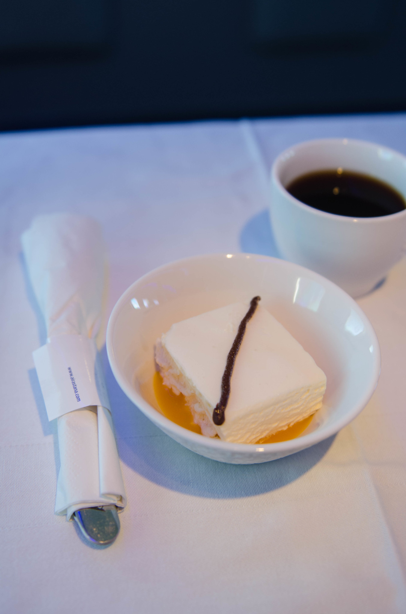 Essen in der Business Class der Fluggesellschaft Air Astana