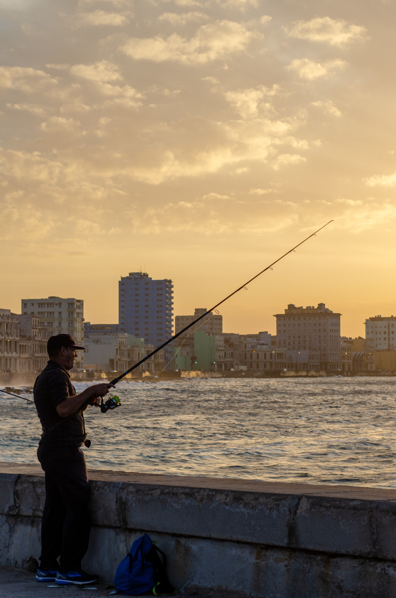 Der Malecon in Havanna ist besonders zum Sonnenuntergang schön