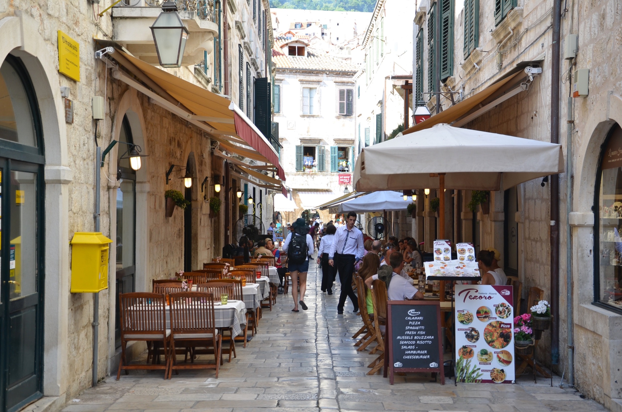 Rund um die Stradun findet ihr zahlreiche Cafés und Restaurants