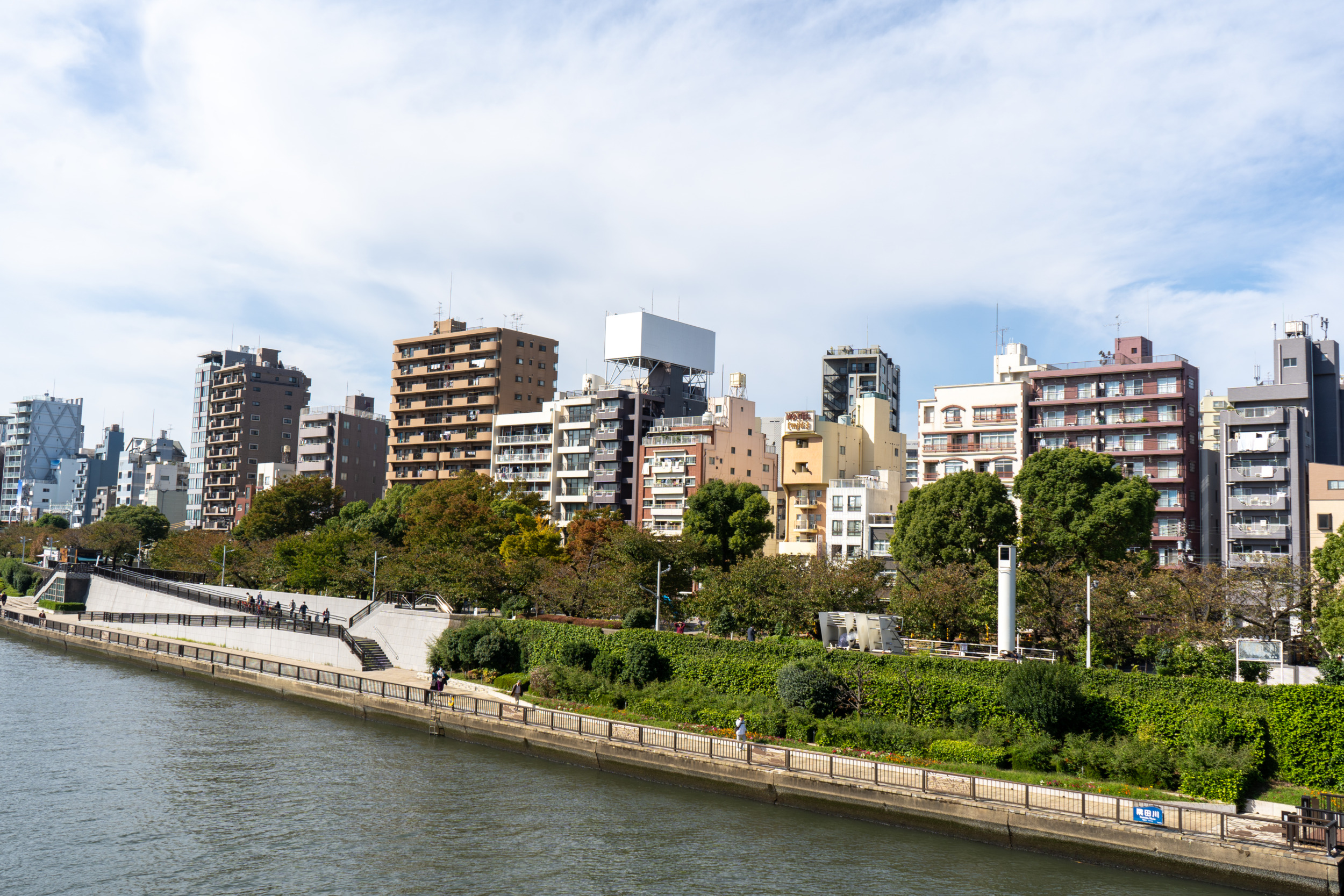 Der Sumida-Fluss zieht sich durch ganz Tokio