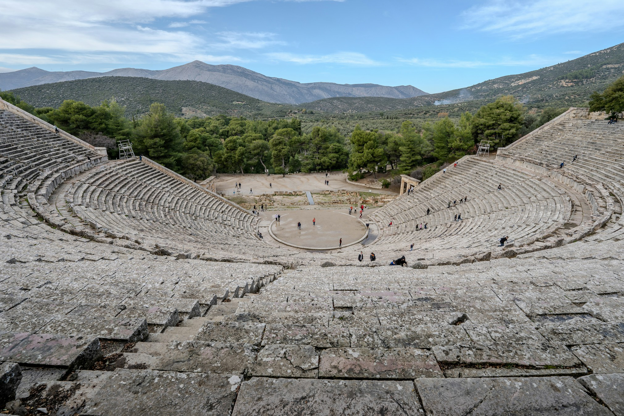 Das Theater von Epidauros solltest du in Griechenland nicht verpassen